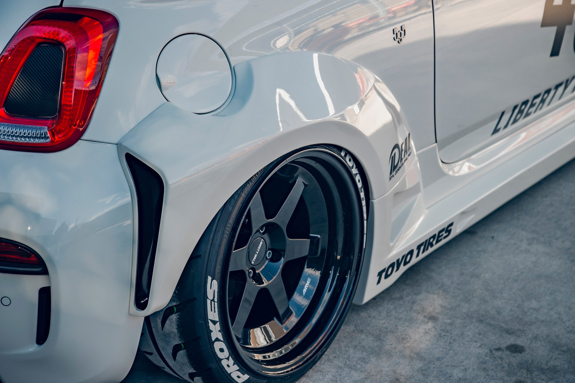 ABARTH 595 サイドディテール