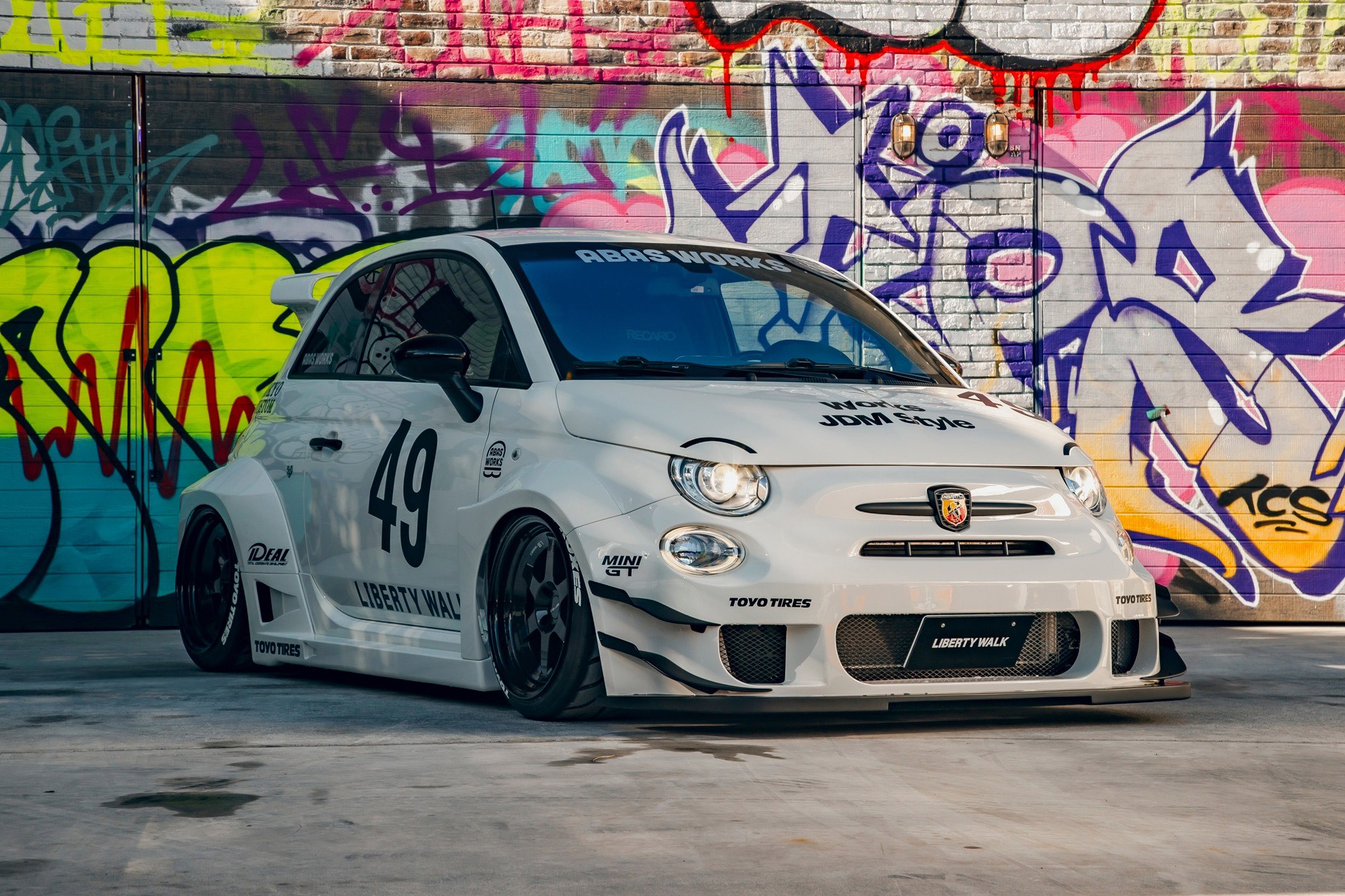 グラフィティウォール前のLB-WORKS x ABAS WORKS ABARTH 595