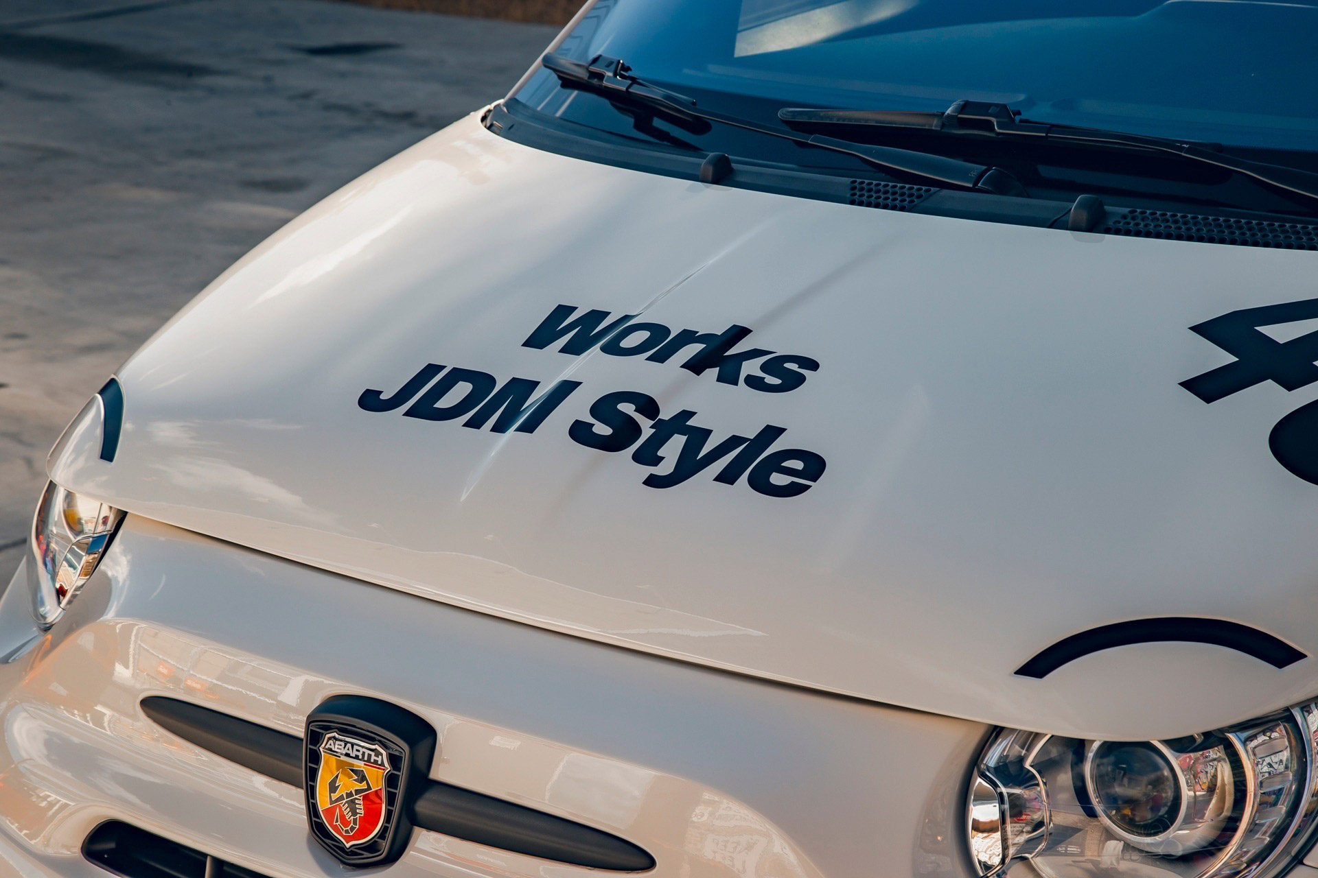 ABARTH 595 ボンネットディテール